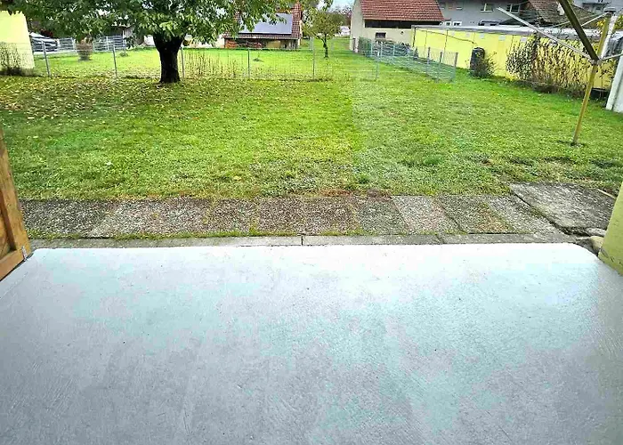 Ferienwohnung Lottstetten شقة *